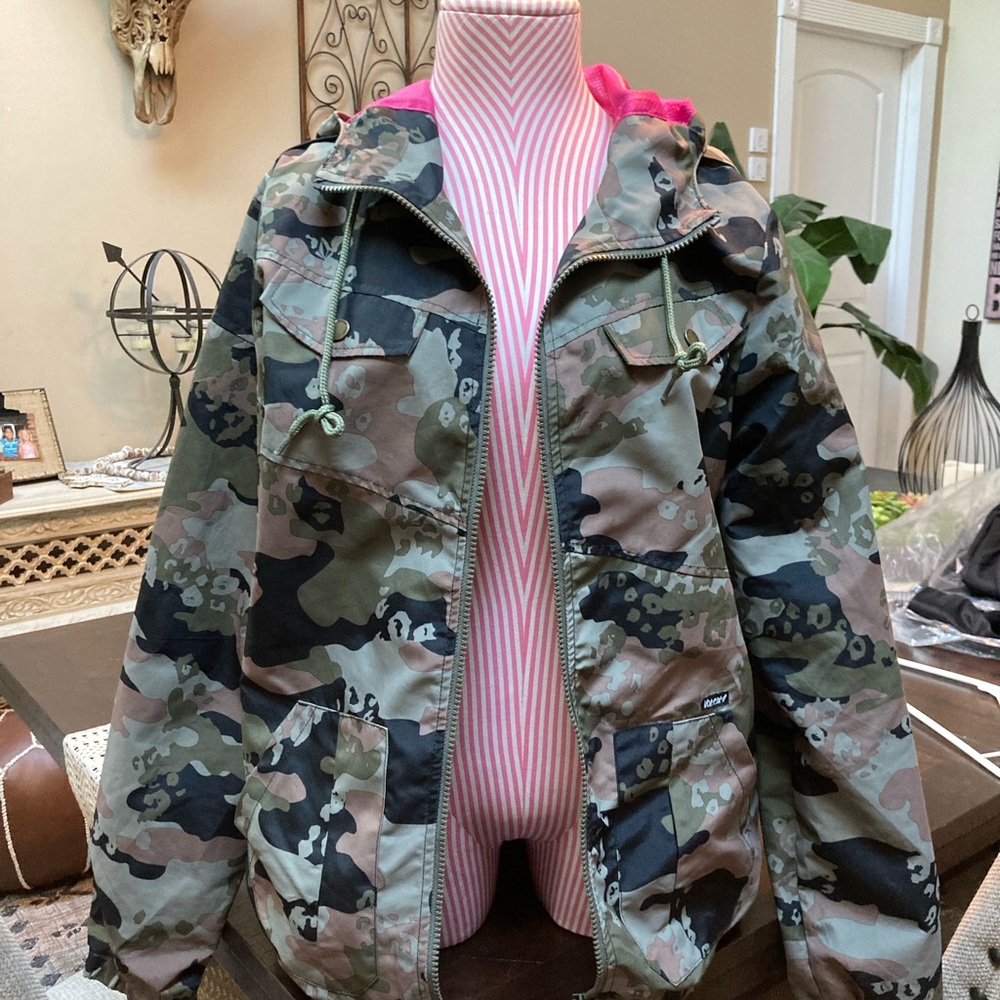 Volcom women’s Medium camo jacket